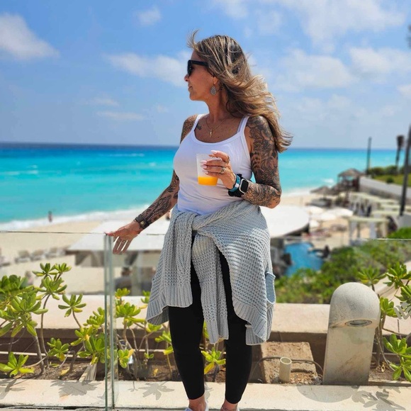 Meet your Posher, Kimmie J 💖 - Picture 10 of 11